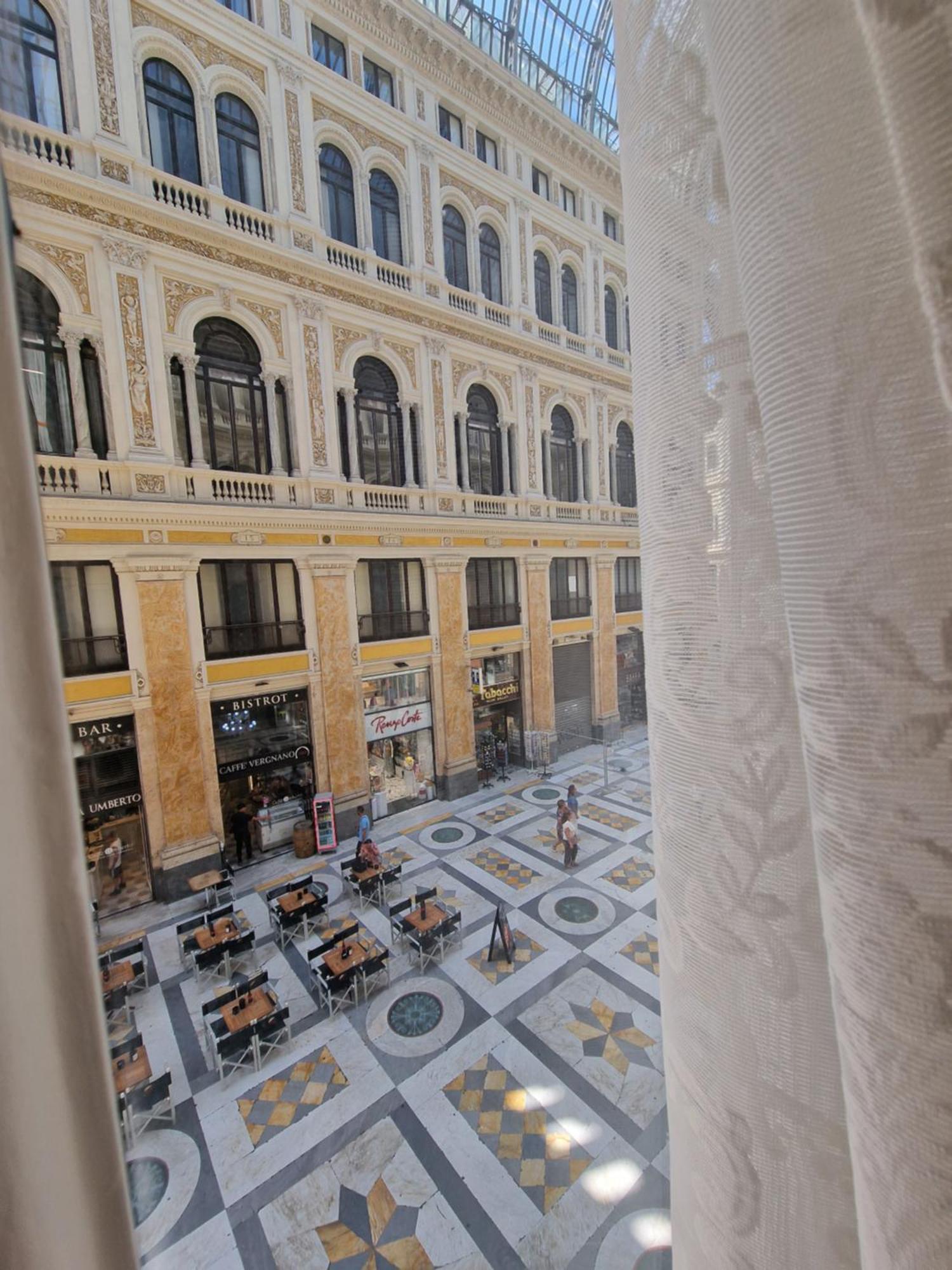 Galleria Umberto I Couette-café Naples
